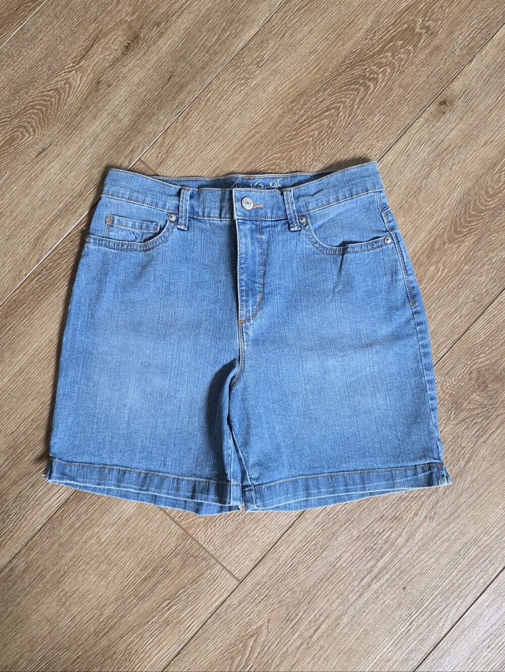 Gloria Vanderbilt Light Blue Denim Shorts with Contrast Stitching
